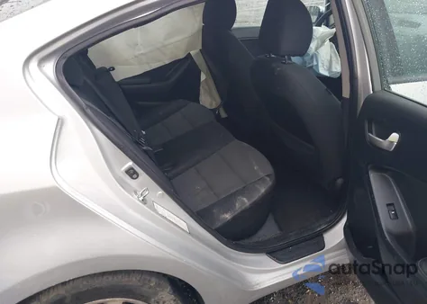 2017 Kia Forte Lx z USA, uszkodzony, nr VIN 3KPFL4A74HE006665